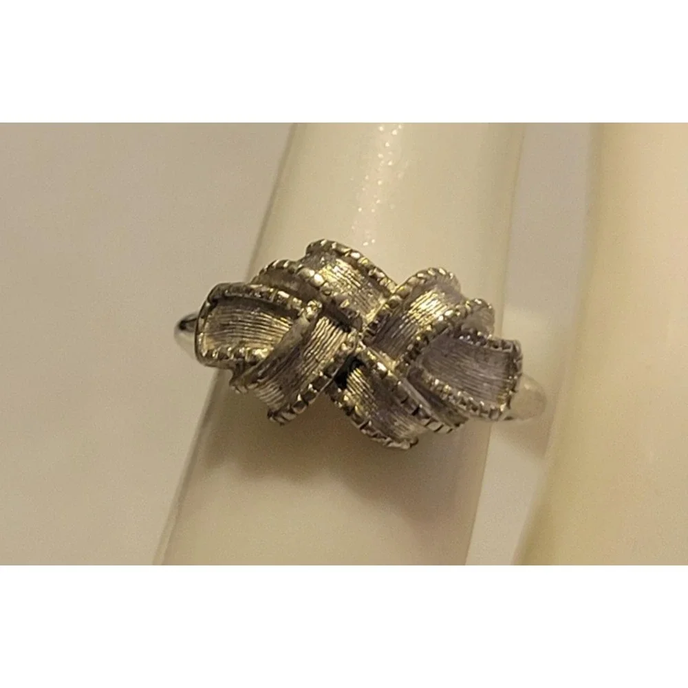 Avon Ring Vtg Textured Ribbon Knot Adjustable Sizer Band Silver Tone Size 5.5
